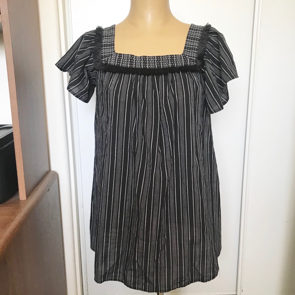 Ingrid & Isabel maternity flowy black& white top